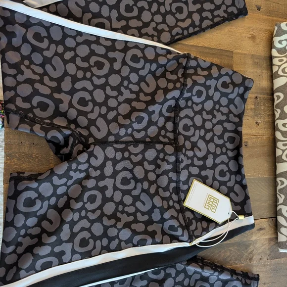 Emily McCarthy Cheetah Yoga Set Leggings Sports Bra Set NWT L - Picture 6 of 8